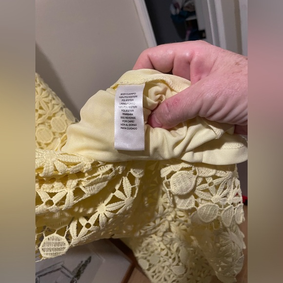 Size 6 Women’s Sandra Darren  Sleeveless Sunny Yellow Crochet Dress - Picture 7 of 8